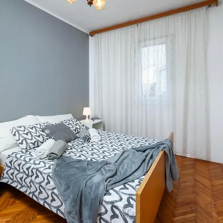 Apartman 4 Bedroom In Póla